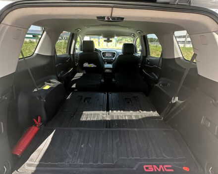 Білий ДжіЕмСі Acadia, об'ємом двигуна 2.46 л та пробігом 132 тис. км за 18700 $, фото 13 на Automoto.ua
