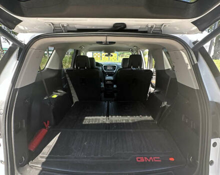 Білий ДжіЕмСі Acadia, об'ємом двигуна 2.46 л та пробігом 132 тис. км за 18700 $, фото 12 на Automoto.ua
