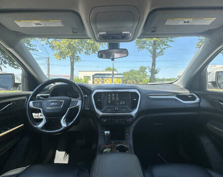 Білий ДжіЕмСі Acadia, об'ємом двигуна 2.46 л та пробігом 132 тис. км за 18700 $, фото 8 на Automoto.ua