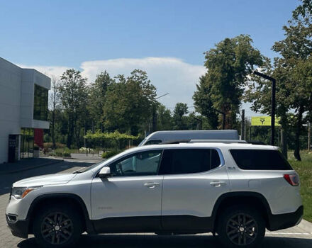 Білий ДжіЕмСі Acadia, об'ємом двигуна 2.46 л та пробігом 132 тис. км за 18700 $, фото 3 на Automoto.ua