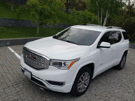 Білий ДжіЕмСі Acadia, об'ємом двигуна 2.5 л та пробігом 30 тис. км за 29900 $, фото 1 на Automoto.ua