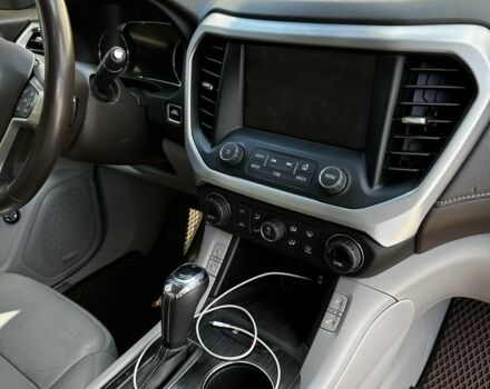 Красный ДжиЭмСи Акадия, объемом двигателя 2.5 л и пробегом 120 тыс. км за 18250 $, фото 7 на Automoto.ua