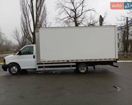 Белый ДжиЭмСи Савана, объемом двигателя 6 л и пробегом 270 тыс. км за 17200 $, фото 3 на Automoto.ua