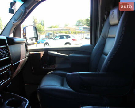 Черный ДжиЭмСи Савана, объемом двигателя 5.33 л и пробегом 143 тыс. км за 26000 $, фото 32 на Automoto.ua