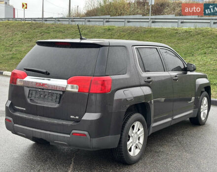 Серый ДжиЭмСи Террейн, объемом двигателя 2.38 л и пробегом 210 тыс. км за 10000 $, фото 4 на Automoto.ua