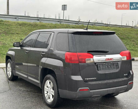 Серый ДжиЭмСи Террейн, объемом двигателя 2.38 л и пробегом 210 тыс. км за 10000 $, фото 3 на Automoto.ua