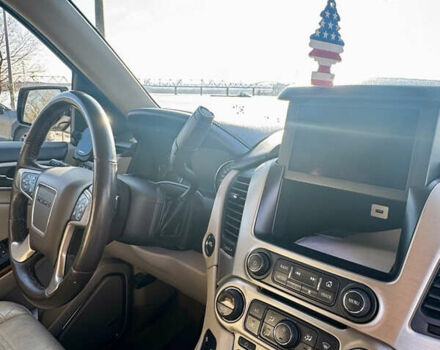 Белый ДжиЭмСи Юкон, объемом двигателя 6.16 л и пробегом 170 тыс. км за 28000 $, фото 5 на Automoto.ua