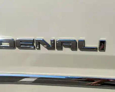 Белый ДжиЭмСи Юкон, объемом двигателя 6.16 л и пробегом 195 тыс. км за 25000 $, фото 2 на Automoto.ua