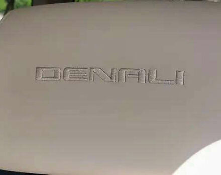 Белый ДжиЭмСи Юкон, объемом двигателя 6.16 л и пробегом 195 тыс. км за 25000 $, фото 4 на Automoto.ua