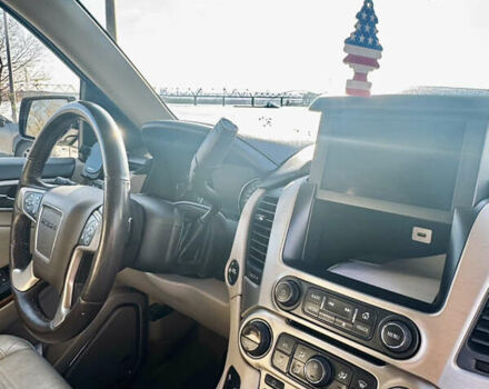 Бежевый ДжиЭмСи Юкон, объемом двигателя 6.2 л и пробегом 172 тыс. км за 25500 $, фото 11 на Automoto.ua