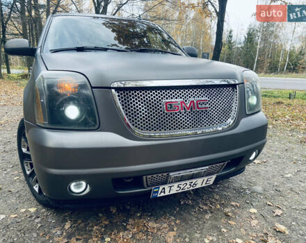Серый ДжиЭмСи Юкон, объемом двигателя 6.2 л и пробегом 236 тыс. км за 13500 $, фото 2 на Automoto.ua
