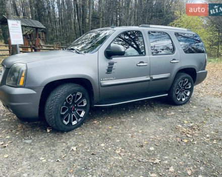 Серый ДжиЭмСи Юкон, объемом двигателя 6.2 л и пробегом 236 тыс. км за 13500 $, фото 29 на Automoto.ua