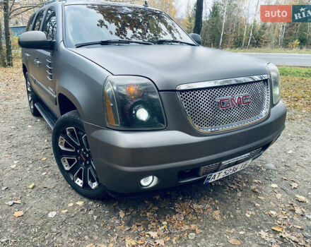 Серый ДжиЭмСи Юкон, объемом двигателя 6.2 л и пробегом 236 тыс. км за 13500 $, фото 4 на Automoto.ua