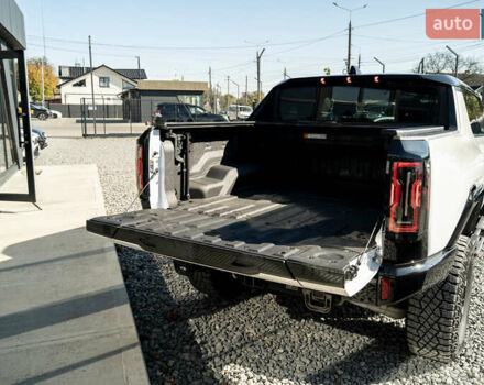 Белый ДжиЭмСи Hummer EV, объемом двигателя 0 л и пробегом 20 тыс. км за 107900 $, фото 9 на Automoto.ua