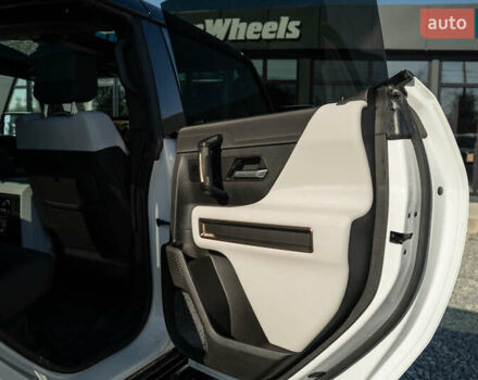 ДжіЕмСі Hummer EV 2023 у Чернівцях на Automoto.ua Білий ДжіЕмСі Hummer EV, об'ємом двигуна 0 л та пробігом 20 тис. км за 107900 $, фото 66 на Automoto.ua