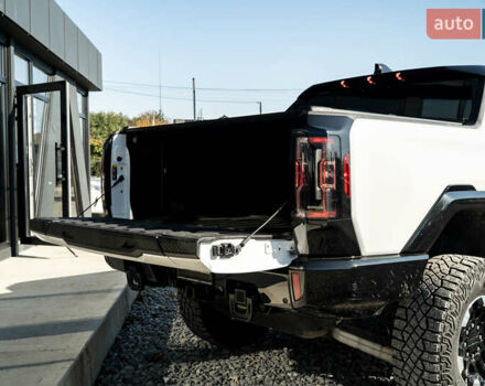 ДжіЕмСі Hummer EV 2023 у Чернівцях на Automoto.ua Білий ДжіЕмСі Hummer EV, об'ємом двигуна 0 л та пробігом 20 тис. км за 107900 $, фото 8 на Automoto.ua