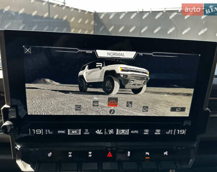 Серый ДжиЭмСи Hummer EV, объемом двигателя 0 л и пробегом 7 тыс. км за 99000 $, фото 15 на Automoto.ua