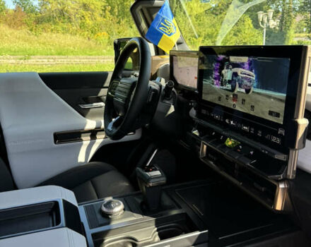 Серый ДжиЭмСи Hummer EV SUV, объемом двигателя 0 л и пробегом 3 тыс. км за 105000 $, фото 10 на Automoto.ua