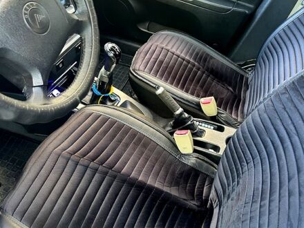 Джили ЦК 2013 в Одессе на Automoto.ua Белый Джили ЦК, объемом двигателя 1.5 л и пробегом 74 тыс. км за 2500 $, фото 1 на Automoto.ua