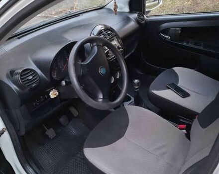 Белый Джили Другая, объемом двигателя 1.3 л и пробегом 120 тыс. км за 2800 $, фото 4 на Automoto.ua