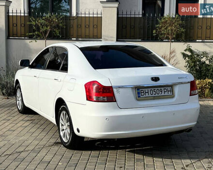 Белый Джили Emgrand 8 (EC8), объемом двигателя 2.38 л и пробегом 122 тыс. км за 4500 $, фото 18 на Automoto.ua