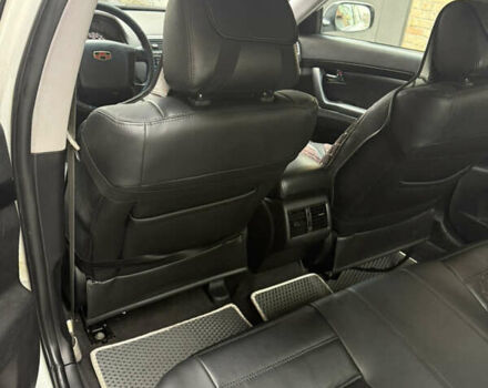 Белый Джили Emgrand 8 (EC8), объемом двигателя 2.38 л и пробегом 250 тыс. км за 4850 $, фото 6 на Automoto.ua