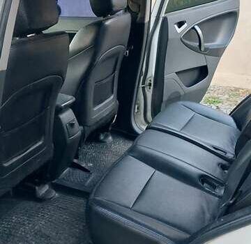 Белый Джили Эмгранд Х7, объемом двигателя 2 л и пробегом 78 тыс. км за 6150 $, фото 8 на Automoto.ua