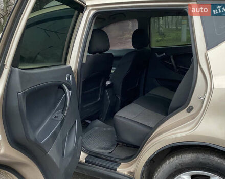 Желтый Джили Эмгранд Х7, объемом двигателя 1.8 л и пробегом 145 тыс. км за 5500 $, фото 8 на Automoto.ua