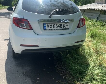 Белый Джили Эмгранд, объемом двигателя 1.8 л и пробегом 112 тыс. км за 3200 $, фото 1 на Automoto.ua