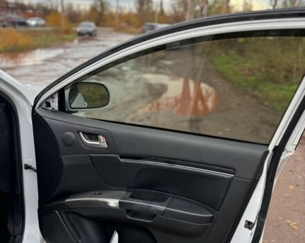Джили Эмгранд 2013 в Кривом Роге на Automoto.ua Белый Джили Эмгранд, объемом двигателя 1.8 л и пробегом 234 тыс. км за 4000 $, фото 22 на Automoto.ua