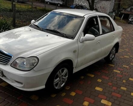 Белый Джили Эмгранд, объемом двигателя 1.5 л и пробегом 106 тыс. км за 1500 $, фото 4 на Automoto.ua