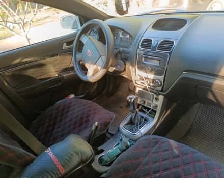 Джили Эмгранд 2013 в Кривом Роге на Automoto.ua Белый Джили Эмгранд, объемом двигателя 1.8 л и пробегом 203 тыс. км за 3500 $, фото 5 на Automoto.ua