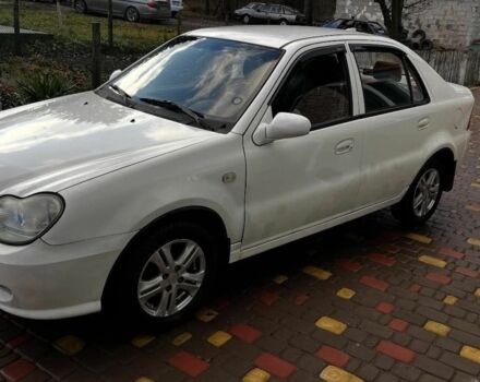 Белый Джили Эмгранд, объемом двигателя 1.5 л и пробегом 106 тыс. км за 1500 $, фото 2 на Automoto.ua