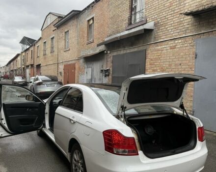 Белый Джили Эмгранд, объемом двигателя 2.4 л и пробегом 250 тыс. км за 4850 $, фото 2 на Automoto.ua