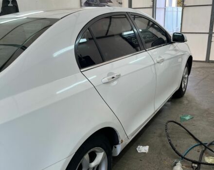 Білий Джилі Емгранд, об'ємом двигуна 1.5 л та пробігом 235 тис. км за 4000 $, фото 7 на Automoto.ua