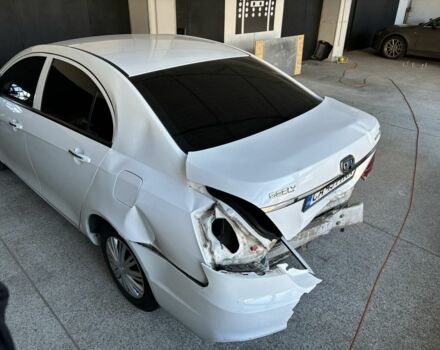 Білий Джилі Емгранд, об'ємом двигуна 1.5 л та пробігом 96 тис. км за 4300 $, фото 3 на Automoto.ua