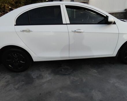 Белый Джили Эмгранд, объемом двигателя 1.5 л и пробегом 60 тыс. км за 8000 $, фото 2 на Automoto.ua