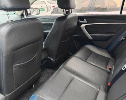 Білий Джилі Емгранд, об'ємом двигуна 1 л та пробігом 15 тис. км за 9000 $, фото 3 на Automoto.ua