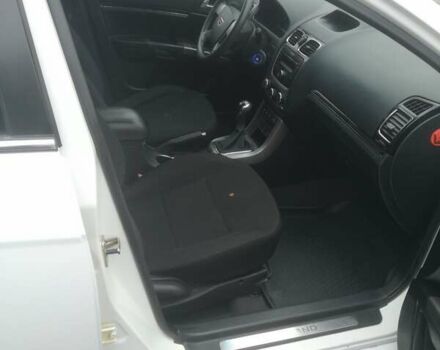 Белый Джили Эмгранд, объемом двигателя 1.79 л и пробегом 108 тыс. км за 6000 $, фото 11 на Automoto.ua