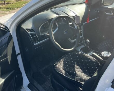 Белый Джили Эмгранд, объемом двигателя 1.5 л и пробегом 110 тыс. км за 5000 $, фото 13 на Automoto.ua