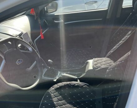 Белый Джили Эмгранд, объемом двигателя 1.5 л и пробегом 110 тыс. км за 5000 $, фото 7 на Automoto.ua