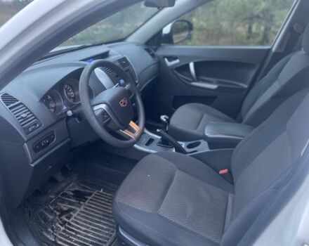 Белый Джили Эмгранд, объемом двигателя 2 л и пробегом 180 тыс. км за 2800 $, фото 4 на Automoto.ua