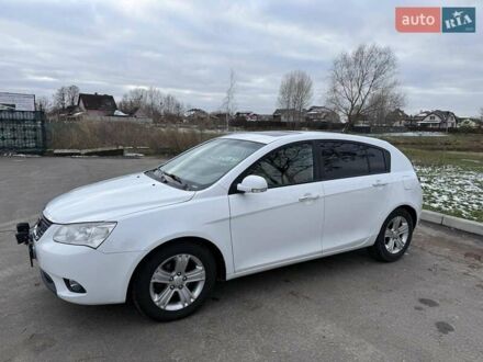 Джилі Емгранд 2012 у Борисполе на Automoto.ua Білий Джилі Емгранд, об'ємом двигуна 1.79 л та пробігом 115 тис. км за 3900 $, фото 1 на Automoto.ua