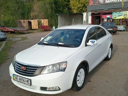 Джили Эмгранд 2013 в Кривом Роге на Automoto.ua Белый Джили Эмгранд, объемом двигателя 1.8 л и пробегом 166 тыс. км за 4000 $, фото 1 на Automoto.ua