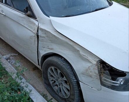Білий Джилі Емгранд, об'ємом двигуна 2.4 л та пробігом 130 тис. км за 950 $, фото 1 на Automoto.ua