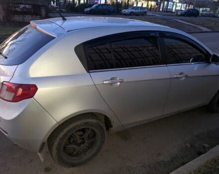 Серый Джили Эмгранд, объемом двигателя 1.5 л и пробегом 200 тыс. км за 3500 $, фото 2 на Automoto.ua