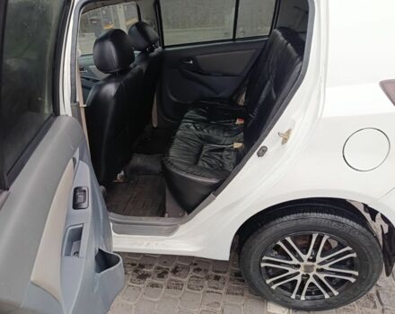 Белый Джили МК Кросс, объемом двигателя 1.5 л и пробегом 170 тыс. км за 2500 $, фото 9 на Automoto.ua