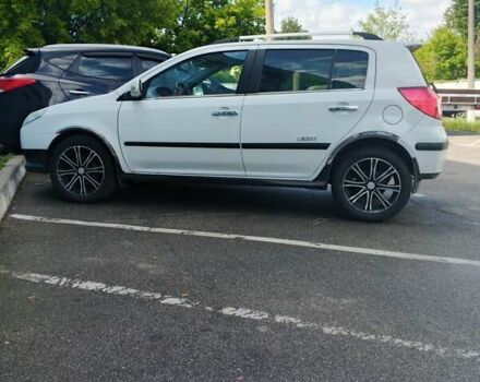 Белый Джили МК Кросс, объемом двигателя 1.5 л и пробегом 83 тыс. км за 3499 $, фото 2 на Automoto.ua