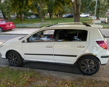 Белый Джили МК Кросс, объемом двигателя 1.5 л и пробегом 139 тыс. км за 2986 $, фото 2 на Automoto.ua