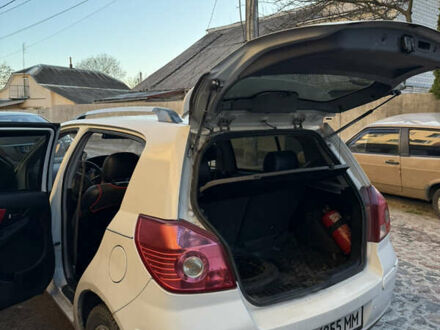 Белый Джили МК Кросс, объемом двигателя 1.5 л и пробегом 190 тыс. км за 2800 $, фото 1 на Automoto.ua